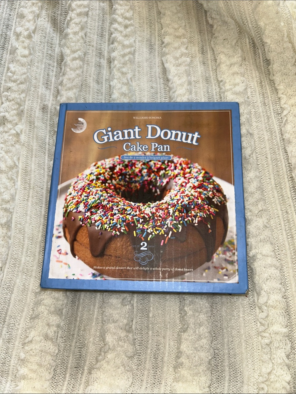 Williams Sonoma Blue Giant Donut Cake Pan Cookbook-Style Box